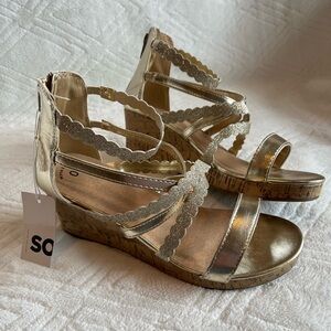SO Gold Sparkling Sandals Wedge Heel Size 6 NWT